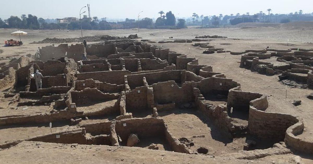 Egyptian archaeologists uncover ‘lost golden city of Luxor’
