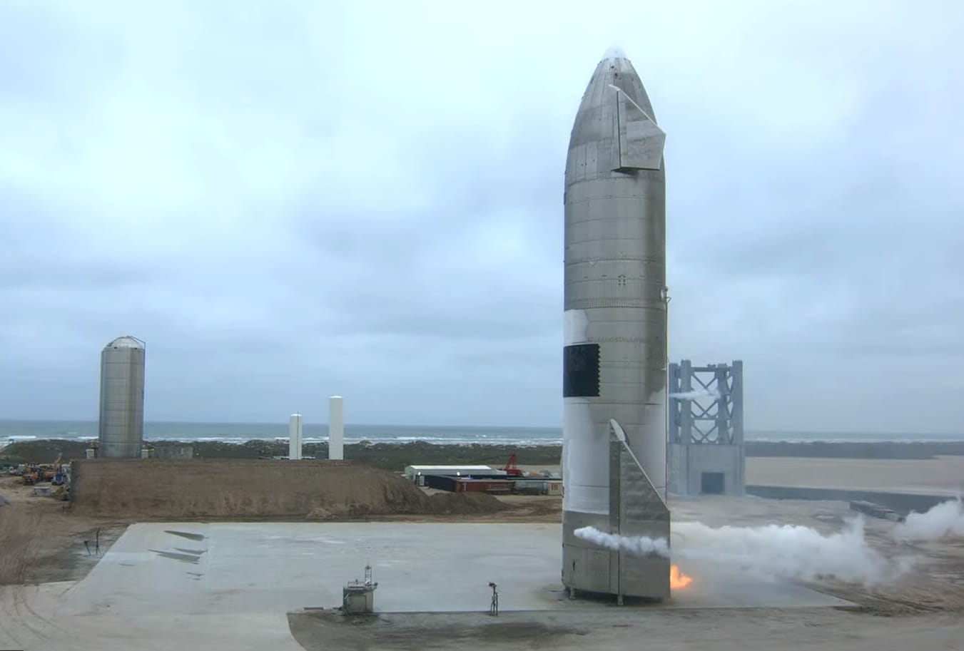 SpaceX's Starship prototype rocket SN15 successfully lands after test flight