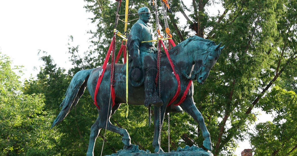 Charlottesville removes statue of Confederate general at the centre of the Unite the Right rally