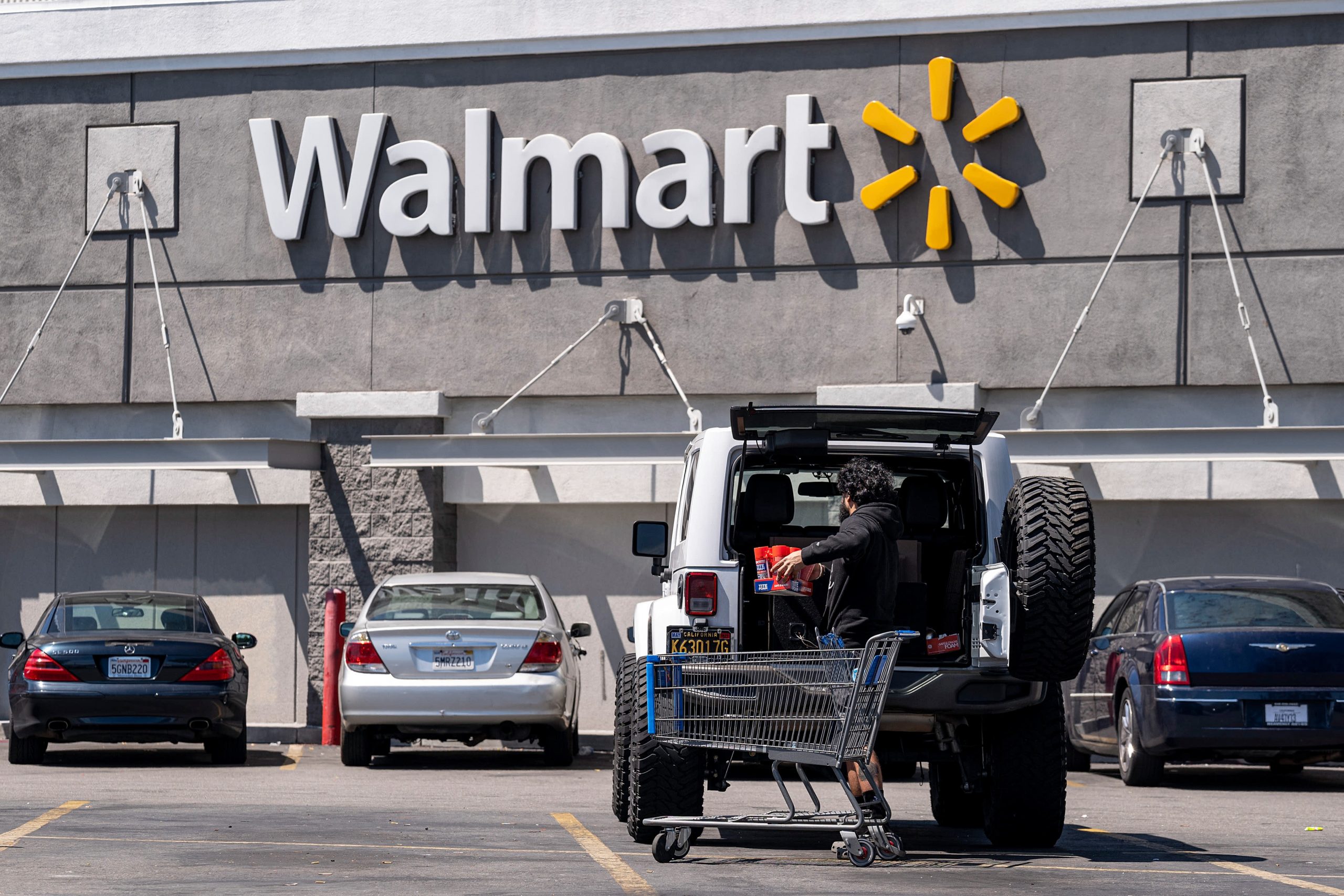 Walmart aims to hire 20,000 supply chain employees as it ramps up for the holiday season